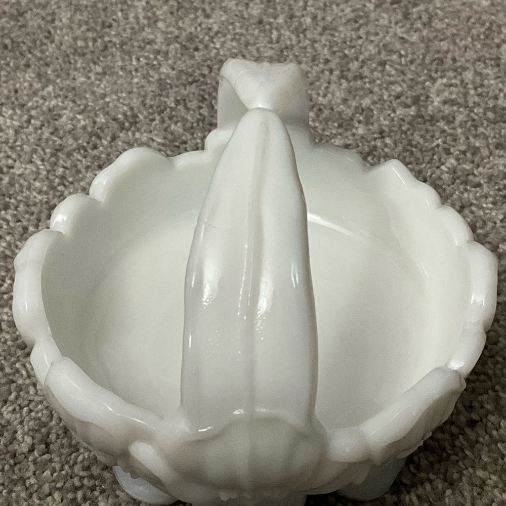 LAST CHANCE**Westmoreland Glass Dogwood Basket/Dish - Picture 5 of 8